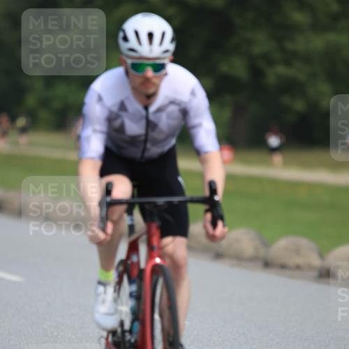 21.06.2025 - 27. Vierlanden-Triathlon H.Heesch http://msf.ph/oto/7983765 15.06.2025 11:17:50 Radfahren 7, 148, 153, 154, 199, 720, 830, 947 meine-sportfotos.de