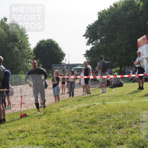 15.06.2025 - 27. Vierlanden-Triathlon KatJ http://msf.ph/oto/7983786 15.06.2025 08:53:15 Schwimmen 133 meine-sportfotos.de