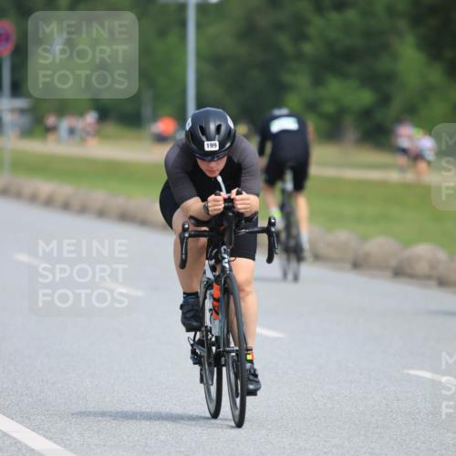 21.06.2025 - 27. Vierlanden-Triathlon H.Heesch http://msf.ph/oto/7983801 15.06.2025 11:17:54 Radfahren 7, 154, 199, 830 meine-sportfotos.de
