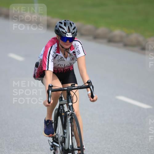 15.06.2025 - 27. Vierlanden-Triathlon H.Heesch http://msf.ph/oto/7983810 15.06.2025 10:58:10 Radfahren 475, 476, 487, 632 meine-sportfotos.de