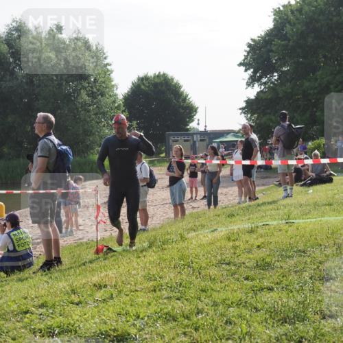 15.06.2025 - 27. Vierlanden-Triathlon KatJ http://msf.ph/oto/7983812 15.06.2025 08:53:15 Schwimmen 133 meine-sportfotos.de
