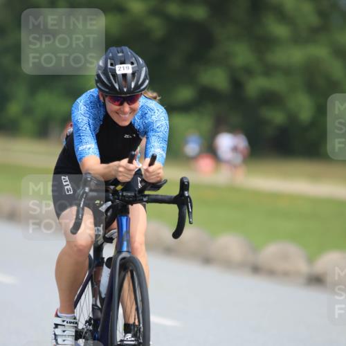 21.06.2025 - 27. Vierlanden-Triathlon H.Heesch http://msf.ph/oto/7983820 15.06.2025 11:18:26 Radfahren 219, 236, 750 meine-sportfotos.de