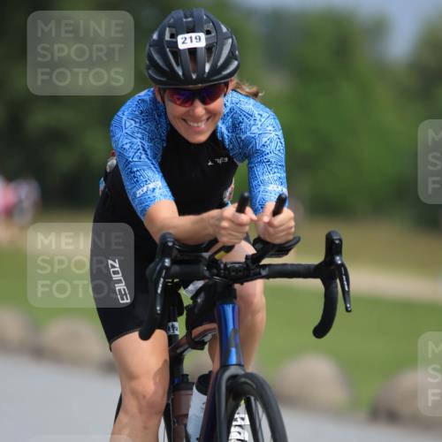 21.06.2025 - 27. Vierlanden-Triathlon H.Heesch http://msf.ph/oto/7983828 15.06.2025 11:18:26 Radfahren 219, 236, 750 meine-sportfotos.de