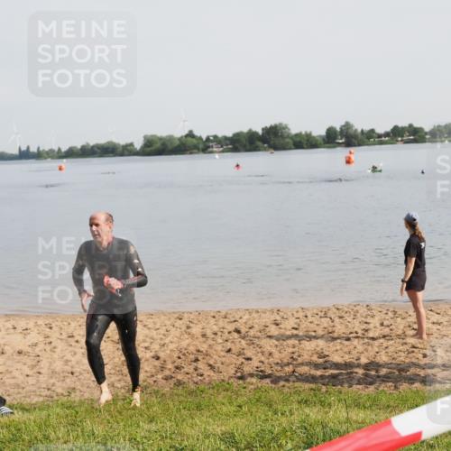21.06.2025 - 27. Vierlanden-Triathlon MichiJ http://msf.ph/oto/7983831 15.06.2026 09:07:10 Schwimmen 231 meine-sportfotos.de
