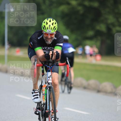 21.06.2025 - 27. Vierlanden-Triathlon H.Heesch http://msf.ph/oto/7983839 15.06.2025 11:18:29 Radfahren 219, 236, 836 meine-sportfotos.de