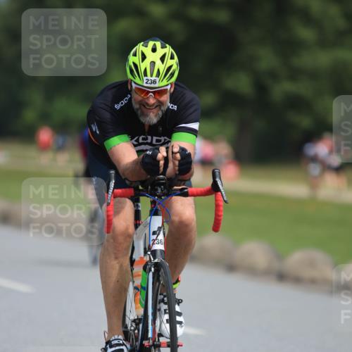 21.06.2025 - 27. Vierlanden-Triathlon H.Heesch http://msf.ph/oto/7983849 15.06.2025 11:18:29 Radfahren 219, 236, 836 meine-sportfotos.de