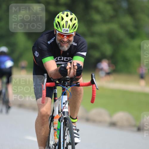 21.06.2025 - 27. Vierlanden-Triathlon H.Heesch http://msf.ph/oto/7983863 15.06.2025 11:18:30 Radfahren 219, 236, 836 meine-sportfotos.de