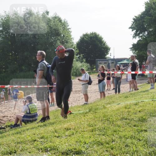 15.06.2025 - 27. Vierlanden-Triathlon KatJ http://msf.ph/oto/7983872 15.06.2025 08:53:16 Schwimmen 133 meine-sportfotos.de