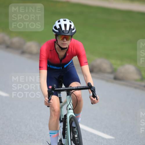 21.06.2025 - 27. Vierlanden-Triathlon H.Heesch http://msf.ph/oto/7983874 15.06.2025 11:19:37 Radfahren 196, 205, 835 meine-sportfotos.de