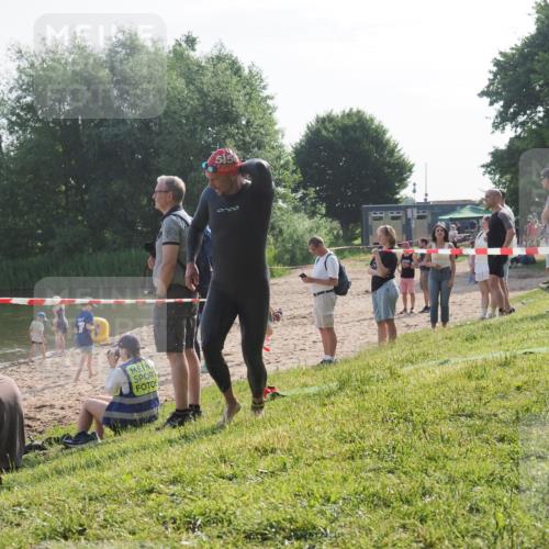 15.06.2025 - 27. Vierlanden-Triathlon KatJ http://msf.ph/oto/7983884 15.06.2025 08:53:16 Schwimmen 133 meine-sportfotos.de