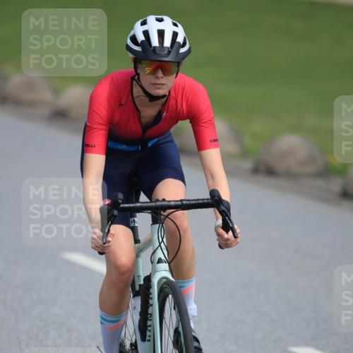 21.06.2025 - 27. Vierlanden-Triathlon H.Heesch http://msf.ph/oto/7983886 15.06.2025 11:19:38 Radfahren 196, 205, 835 meine-sportfotos.de