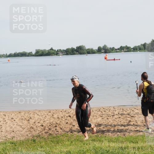 21.06.2025 - 27. Vierlanden-Triathlon MichiJ http://msf.ph/oto/7983891 15.06.2026 09:08:36 Schwimmen 226 meine-sportfotos.de
