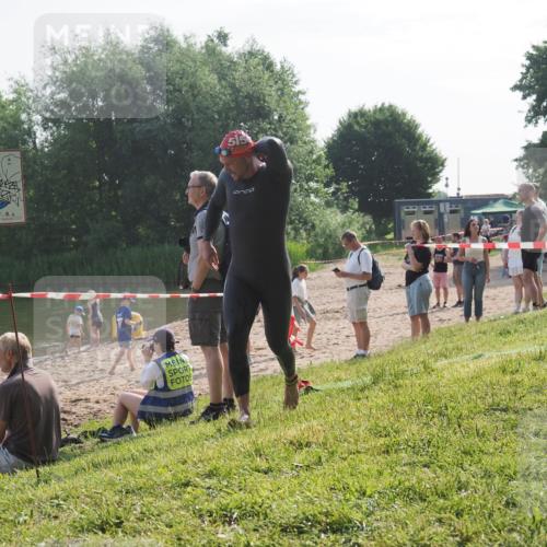 15.06.2025 - 27. Vierlanden-Triathlon KatJ http://msf.ph/oto/7983896 15.06.2025 08:53:16 Schwimmen 133 meine-sportfotos.de