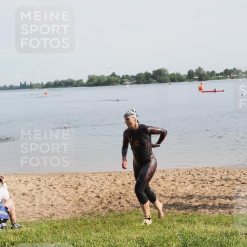 21.06.2025 - 27. Vierlanden-Triathlon MichiJ http://msf.ph/oto/7983916 15.06.2026 09:08:36 Schwimmen 226 meine-sportfotos.de