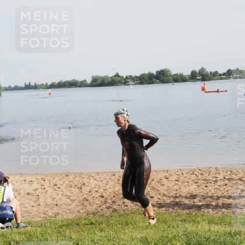 21.06.2025 - 27. Vierlanden-Triathlon MichiJ http://msf.ph/oto/7983928 15.06.2026 09:08:37 Schwimmen 226 meine-sportfotos.de