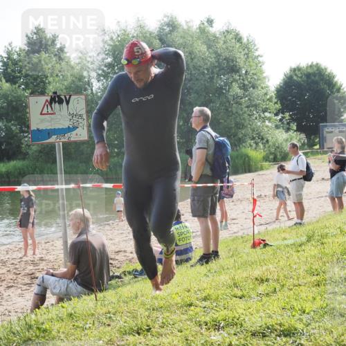 15.06.2025 - 27. Vierlanden-Triathlon KatJ http://msf.ph/oto/7983944 15.06.2025 08:53:17 Schwimmen 133 meine-sportfotos.de