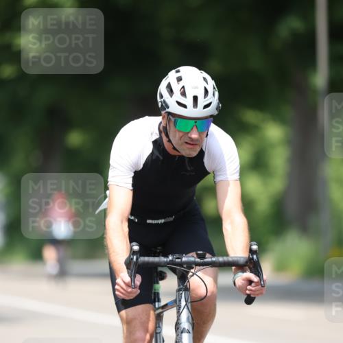 15.06.2025 - 7 Türme Triathlon Yannick Fuchs http://msf.ph/oto/7983954 15.06.2025 12:54:06 Radfahren 332, 562, 649 meine-sportfotos.de