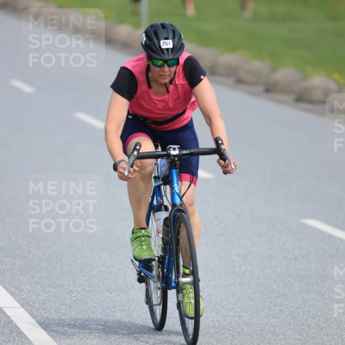 21.06.2025 - 27. Vierlanden-Triathlon H.Heesch http://msf.ph/oto/7983956 15.06.2025 11:19:56 Radfahren 251, 772, 811, 982 meine-sportfotos.de