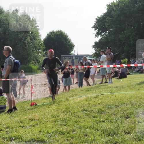 15.06.2025 - 27. Vierlanden-Triathlon KatJ http://msf.ph/oto/7983957 15.06.2025 08:53:24 Schwimmen 133, 162, 169 meine-sportfotos.de