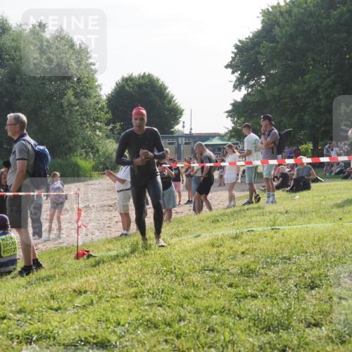 15.06.2025 - 27. Vierlanden-Triathlon KatJ http://msf.ph/oto/7983976 15.06.2025 08:53:24 Schwimmen 133, 162, 169 meine-sportfotos.de