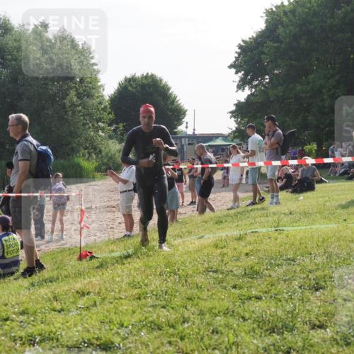 15.06.2025 - 27. Vierlanden-Triathlon KatJ http://msf.ph/oto/7983983 15.06.2025 08:53:24 Schwimmen 133, 162, 169 meine-sportfotos.de