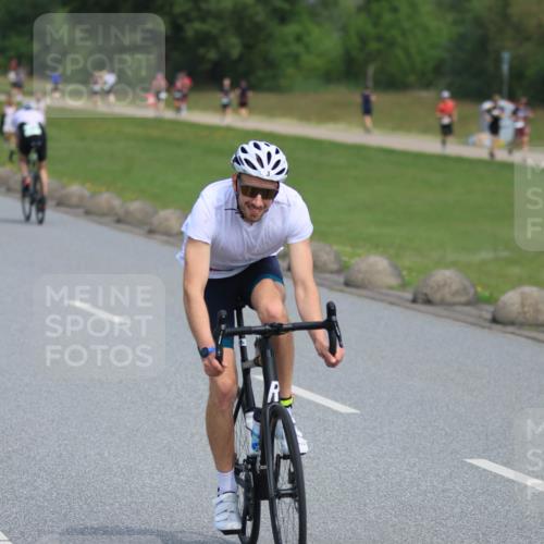 21.06.2025 - 27. Vierlanden-Triathlon H.Heesch http://msf.ph/oto/7983997 15.06.2025 11:20:08 Radfahren 3, 115, 232, 789, 852, 861, 968 meine-sportfotos.de