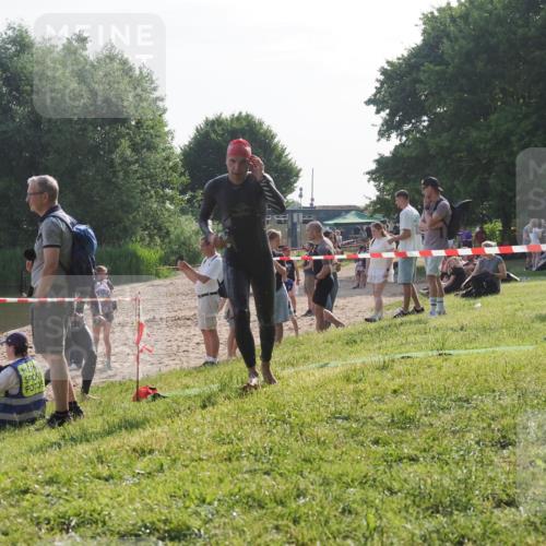 15.06.2025 - 27. Vierlanden-Triathlon KatJ http://msf.ph/oto/7984004 15.06.2025 08:53:25 Schwimmen 133, 162, 169 meine-sportfotos.de