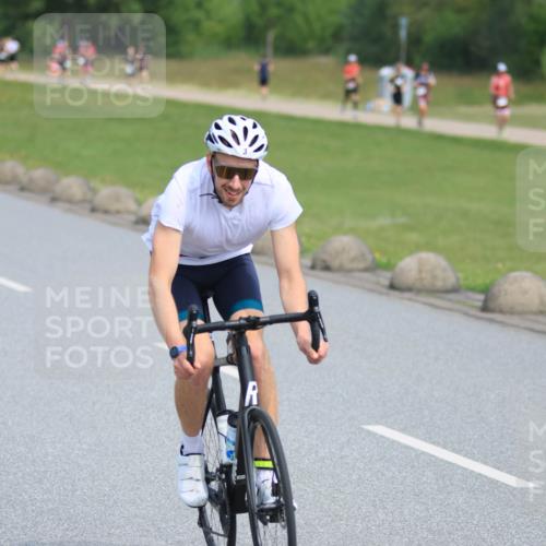 21.06.2025 - 27. Vierlanden-Triathlon H.Heesch http://msf.ph/oto/7984006 15.06.2025 11:20:08 Radfahren 3, 115, 232, 789, 852, 861, 968 meine-sportfotos.de
