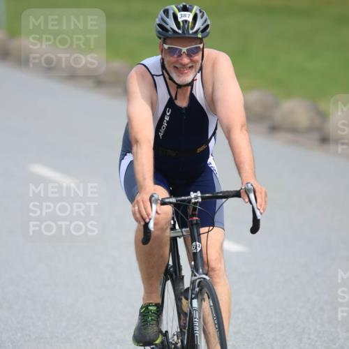 15.06.2025 - 27. Vierlanden-Triathlon H.Heesch http://msf.ph/oto/7984011 15.06.2025 10:58:33 Radfahren 64, 144, 387, 693 meine-sportfotos.de