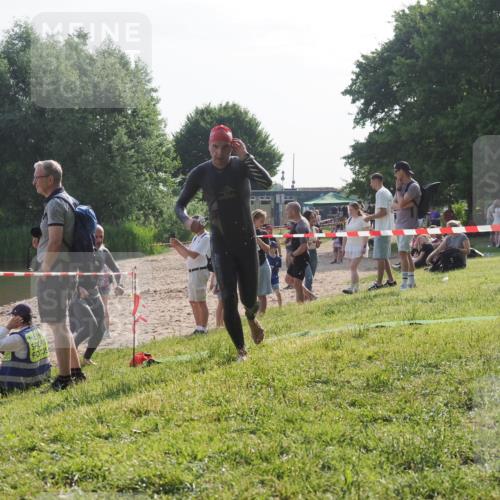 15.06.2025 - 27. Vierlanden-Triathlon KatJ http://msf.ph/oto/7984012 15.06.2025 08:53:25 Schwimmen 133, 162, 169 meine-sportfotos.de