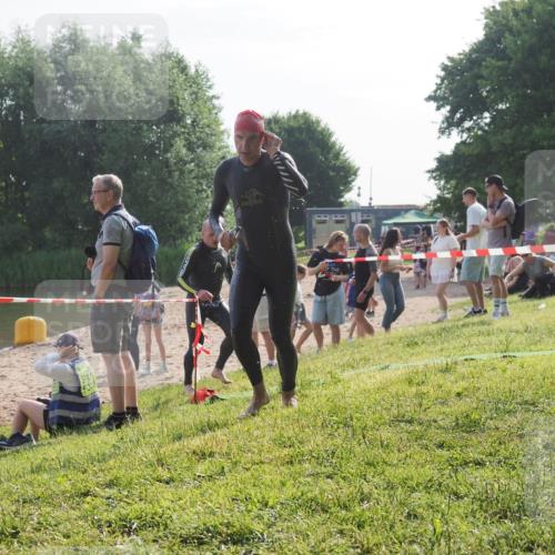 15.06.2025 - 27. Vierlanden-Triathlon KatJ http://msf.ph/oto/7984030 15.06.2025 08:53:25 Schwimmen 133, 162, 169 meine-sportfotos.de