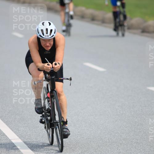 15.06.2025 - 27. Vierlanden-Triathlon H.Heesch http://msf.ph/oto/7984031 15.06.2025 10:58:43 Radfahren 246 meine-sportfotos.de