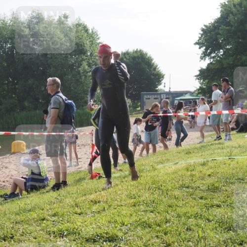 15.06.2025 - 27. Vierlanden-Triathlon KatJ http://msf.ph/oto/7984035 15.06.2025 08:53:25 Schwimmen 133, 162, 169 meine-sportfotos.de