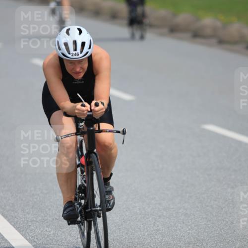 15.06.2025 - 27. Vierlanden-Triathlon H.Heesch http://msf.ph/oto/7984036 15.06.2025 10:58:43 Radfahren 246 meine-sportfotos.de