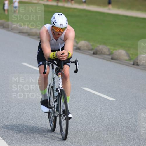 21.06.2025 - 27. Vierlanden-Triathlon H.Heesch http://msf.ph/oto/7984039 15.06.2025 11:20:09 Radfahren 3, 115, 232, 789, 852, 861, 968 meine-sportfotos.de