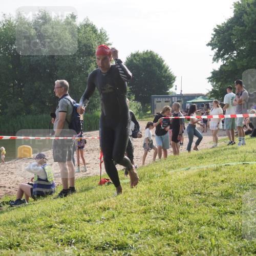 15.06.2025 - 27. Vierlanden-Triathlon KatJ http://msf.ph/oto/7984042 15.06.2025 08:53:26 Schwimmen 162, 169 meine-sportfotos.de