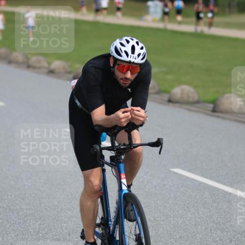 21.06.2025 - 27. Vierlanden-Triathlon H.Heesch http://msf.ph/oto/7984083 15.06.2025 11:20:33 Radfahren 114 meine-sportfotos.de