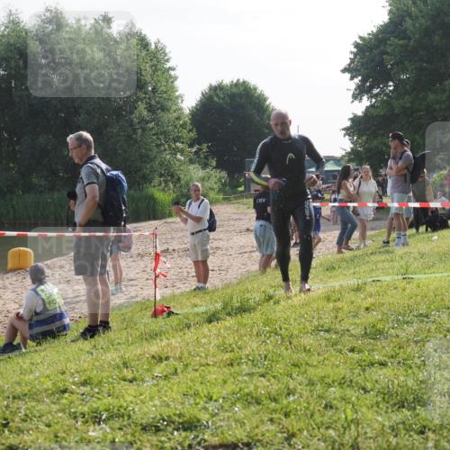 15.06.2025 - 27. Vierlanden-Triathlon KatJ http://msf.ph/oto/7984102 15.06.2025 08:53:27 Schwimmen 162, 169 meine-sportfotos.de