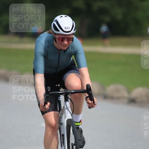 15.06.2025 - 27. Vierlanden-Triathlon H.Heesch http://msf.ph/oto/7984116 15.06.2025 10:59:03 Radfahren 173, 247, 562, 621 meine-sportfotos.de