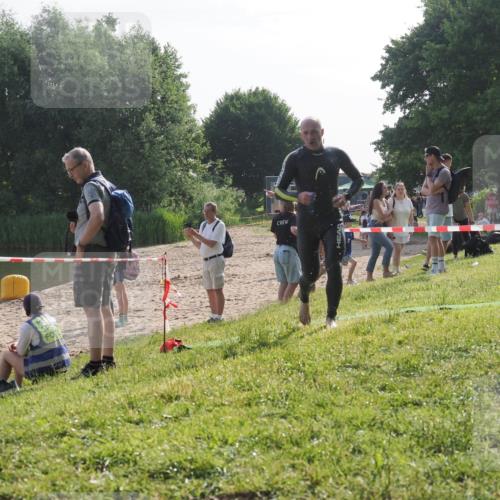 15.06.2025 - 27. Vierlanden-Triathlon KatJ http://msf.ph/oto/7984117 15.06.2025 08:53:27 Schwimmen 162, 169 meine-sportfotos.de