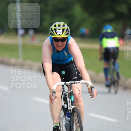 15.06.2025 - 27. Vierlanden-Triathlon H.Heesch http://msf.ph/oto/7984122 15.06.2025 10:59:05 Radfahren 247, 562, 621 meine-sportfotos.de