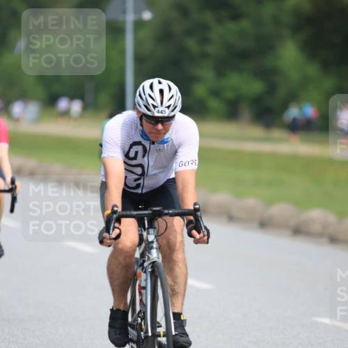 15.06.2025 - 27. Vierlanden-Triathlon H.Heesch http://msf.ph/oto/7984139 15.06.2025 10:59:16 Radfahren 131, 445, 472, 582 meine-sportfotos.de