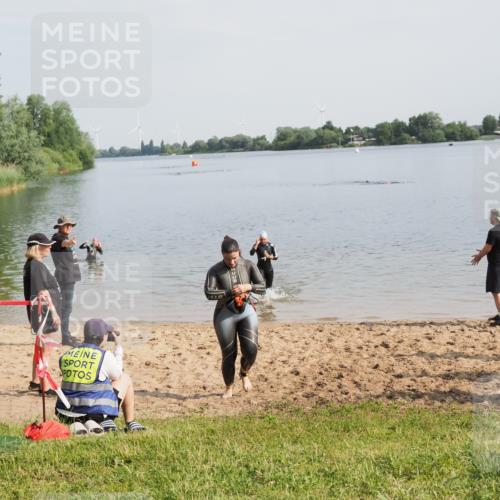 21.06.2025 - 27. Vierlanden-Triathlon MichiJ http://msf.ph/oto/7984145 15.06.2026 09:08:57 Schwimmen 199, 204 meine-sportfotos.de