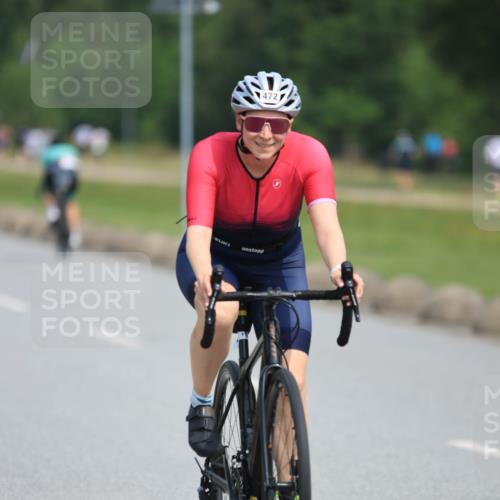 15.06.2025 - 27. Vierlanden-Triathlon H.Heesch http://msf.ph/oto/7984150 15.06.2025 10:59:17 Radfahren 131, 445, 472, 582 meine-sportfotos.de