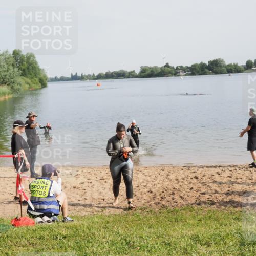 21.06.2025 - 27. Vierlanden-Triathlon MichiJ http://msf.ph/oto/7984156 15.06.2026 09:08:57 Schwimmen 199, 204 meine-sportfotos.de