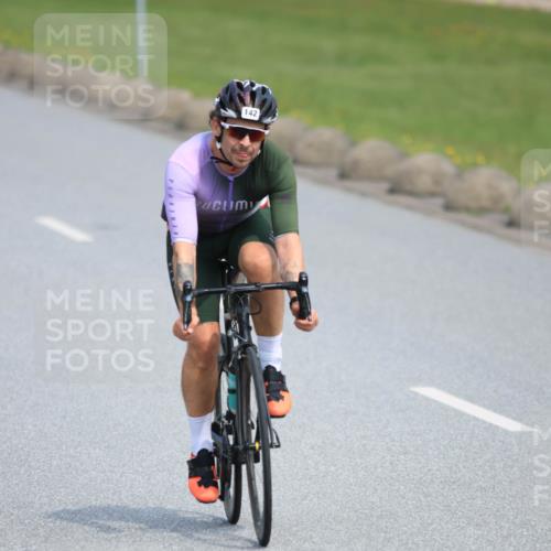 21.06.2025 - 27. Vierlanden-Triathlon H.Heesch http://msf.ph/oto/7984158 15.06.2025 11:21:05 Radfahren 93, 142, 703, 856 meine-sportfotos.de