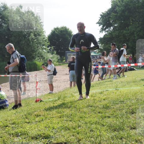 15.06.2025 - 27. Vierlanden-Triathlon KatJ http://msf.ph/oto/7984162 15.06.2025 08:53:28 Schwimmen 162, 169 meine-sportfotos.de