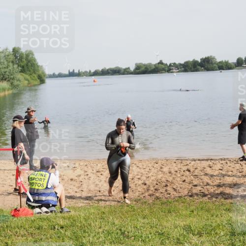 21.06.2025 - 27. Vierlanden-Triathlon MichiJ http://msf.ph/oto/7984169 15.06.2026 09:08:57 Schwimmen 199, 204 meine-sportfotos.de