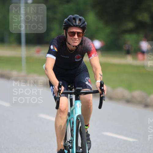 15.06.2025 - 27. Vierlanden-Triathlon H.Heesch http://msf.ph/oto/7984170 15.06.2025 10:59:20 Radfahren 131, 445, 472, 582 meine-sportfotos.de