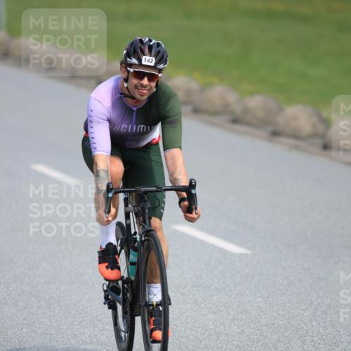 21.06.2025 - 27. Vierlanden-Triathlon H.Heesch http://msf.ph/oto/7984172 15.06.2025 11:21:06 Radfahren 93, 142, 703, 856 meine-sportfotos.de